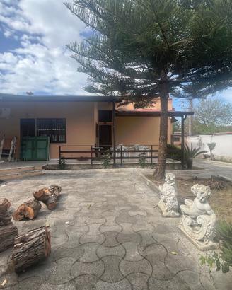 Rif 512 villa con giardino