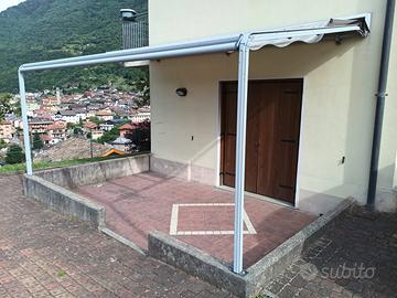 Tenda da muro usata con pergola