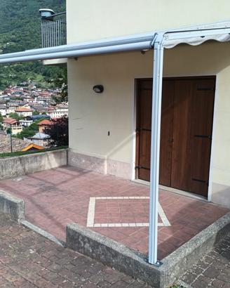 Tenda da muro usata con pergola