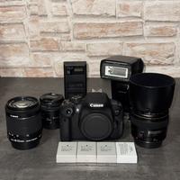 Kit Canon 700d con 3 lenti, flash speedlite ecc..