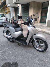 scarabeo 125 