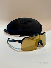 Occhiali Oakley Sutro con lente a specchio UV400