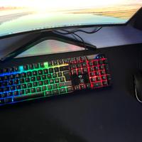 Tastiera e mouse da gaming Trust con Led