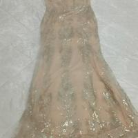 vestito elegante nuovo con l'etichetta 