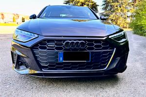 Audi A4 40 QUATTRO Sline