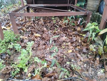 Base in ferro per fusti