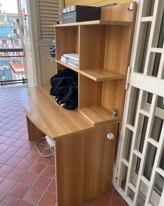 Scrivania e libreria in legno