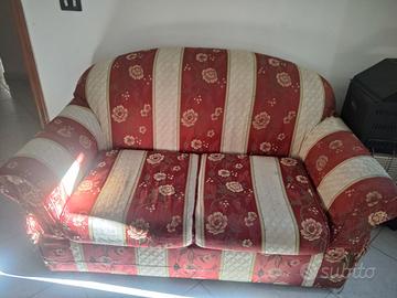 Divano a due posti, rosso con fantasia