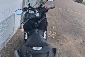 Yamaha xmax 300 tech max