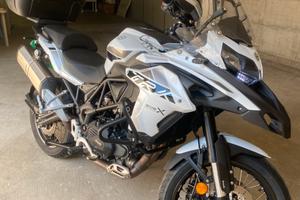 Benelli 502X