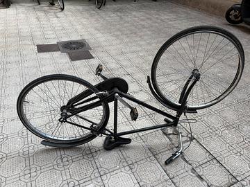 Bicicletta uomo nera