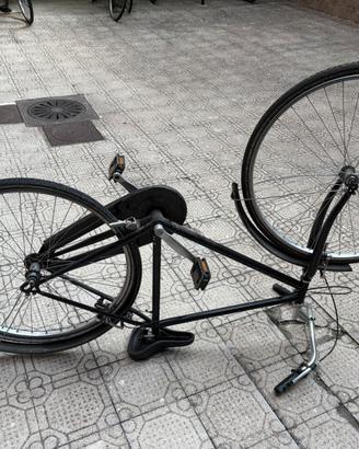 Bicicletta uomo nera