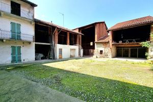 CASA SEMINDIPENDENTE A CANDIA CANAVESE