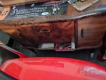 Mobile bar con giradischi