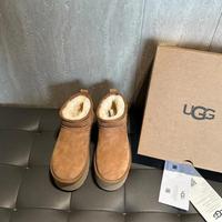 Stivali da neve UGG Mini con tacco alto, 39