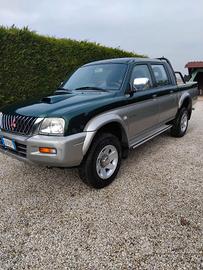 mitsubishi L200 autocarro