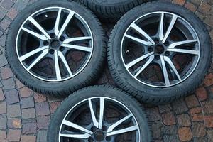 Cerchi in lega con pneumatici invernali