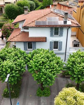 Villa di 218 m² con 5 locali e box auto a Trescore