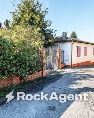 Villa di 300 m² con più di 5 locali e box auto a G