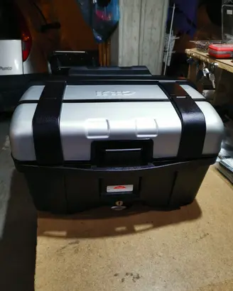 Top case Givi trekker  46 litri o 33 litri.
