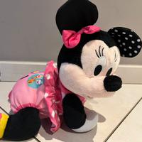 Minnie che gattona