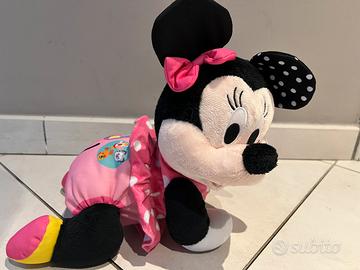 Minnie che gattona