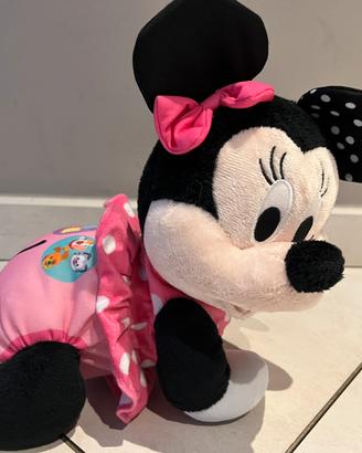 Minnie che gattona