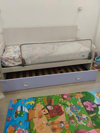 letto singolo completo di materasso e comodo 