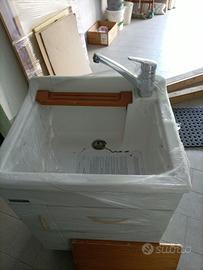 Vaschetta con mobiletto miscelatore e scarico