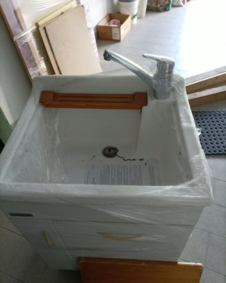 Vaschetta con mobiletto miscelatore e scarico