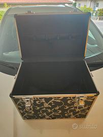 Valigetta  portaoggetti o porta trucchi