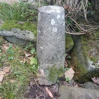 paracarro in pietra arenaria 