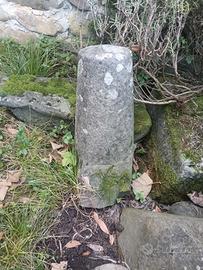 paracarro in pietra arenaria 