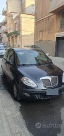 Lancia y 