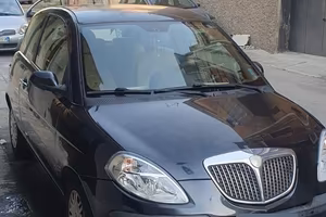 Lancia y 