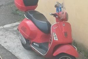 piaggio vespa 300 gts rossa