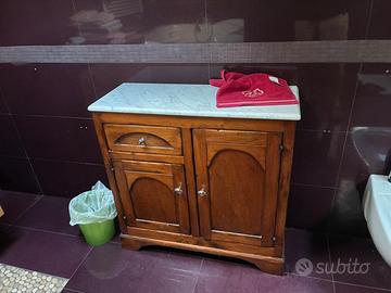 Mobiletto da bagno in noce