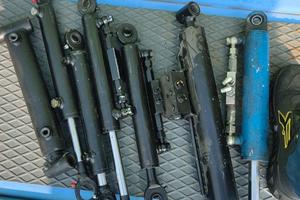 stock di cilindri idraulici