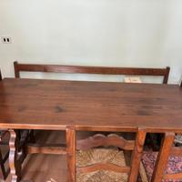 tavolo in legno massello con panca e sedie