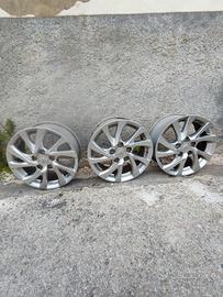 cerchi in lega da 16 toyota aurys