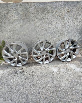 cerchi in lega da 16 toyota aurys