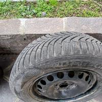 Pneumatici. Da neve. Con cerchi in ferro. 