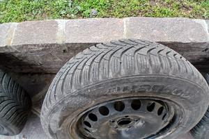 Pneumatici. Da neve. Con cerchi in ferro. 