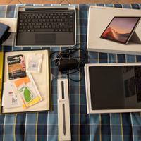 Microsoft Surface Pro 7 con tastiera e penna