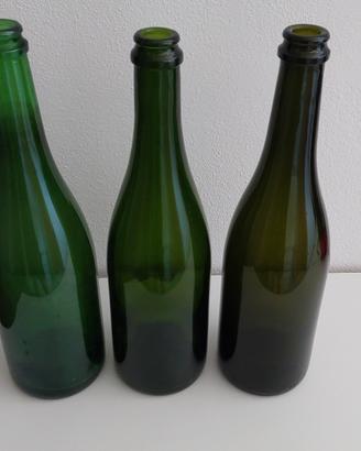 Bottiglie vuote in vetro 