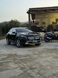 Mercedes gla 200d tetto panoramico
