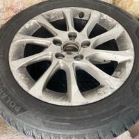 Quattro cerchi e pneumatici  invernali.