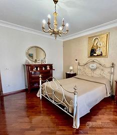 Letto matrimoniale  in ferro battuto e ottone