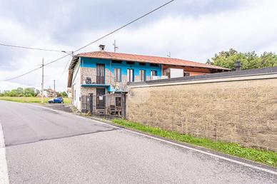 CASA SEMINDIPENDENTE A VILLANOVA CANAVESE