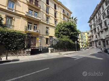 3 LOCALI A NAPOLI